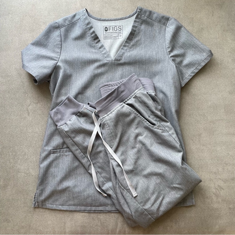 FIGS Scrub Set